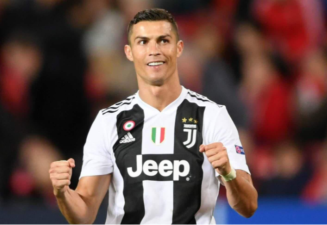 冯伯元：我小时候身体瘦到能看到肋骨，外号叫“非洲难民”（冯伯元：我小时候瘦得肋骨分明，还被起过绰号）