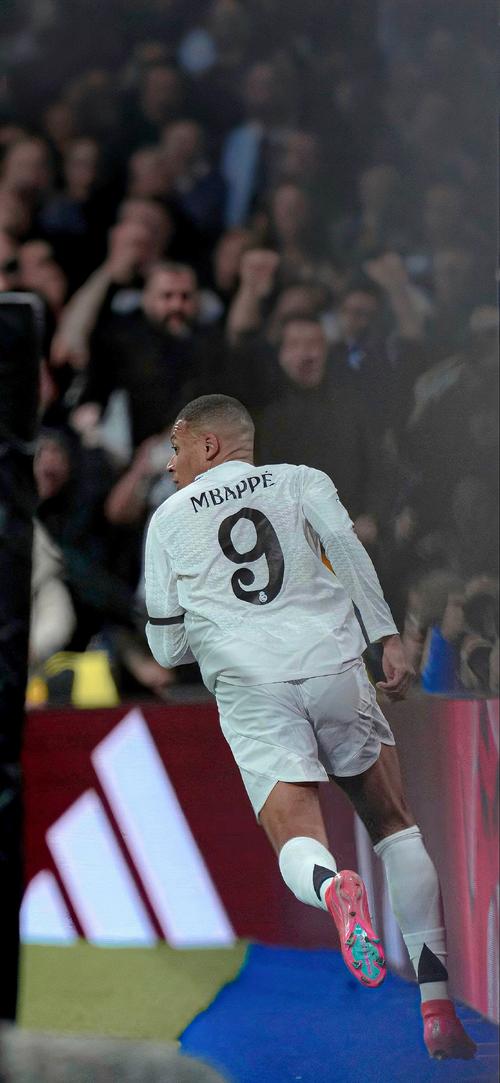 枪手近6次对阵热刺5胜1平，后者本赛季客场不败&积分最多（阿森纳近6战热刺5胜1平，热刺本季客场不败且客场积分第一）