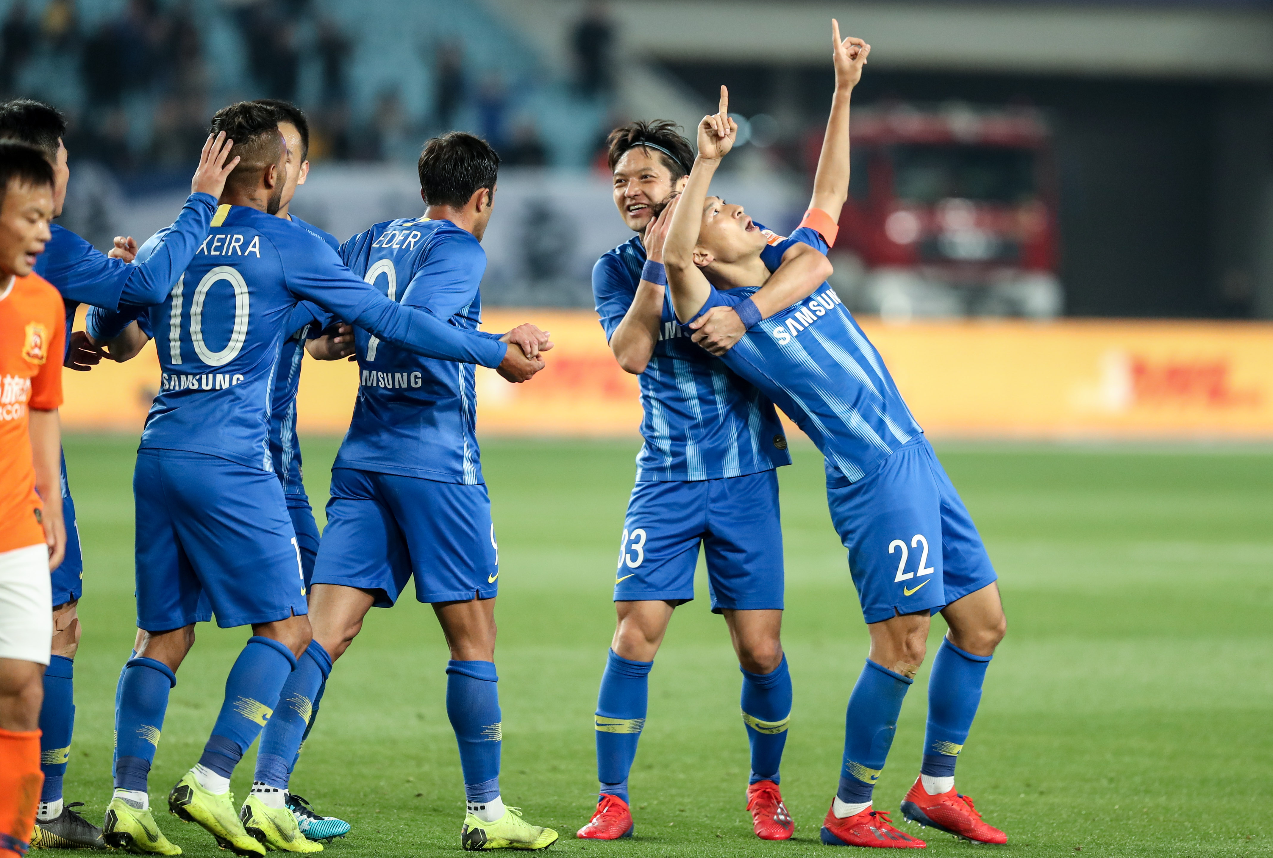 德国队：你们想看这个家庭被毁吗，那就努力把这场球赛踢赢（德国队：不想让这个家庭被摧毁？那就全力以赴赢下这场比赛）