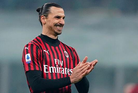 世体：维尼修斯的续约仍停滞，他索要的3000万欧年薪太高了（世体：维尼修斯续约陷入停滞，3000万欧年薪要价被指过高）