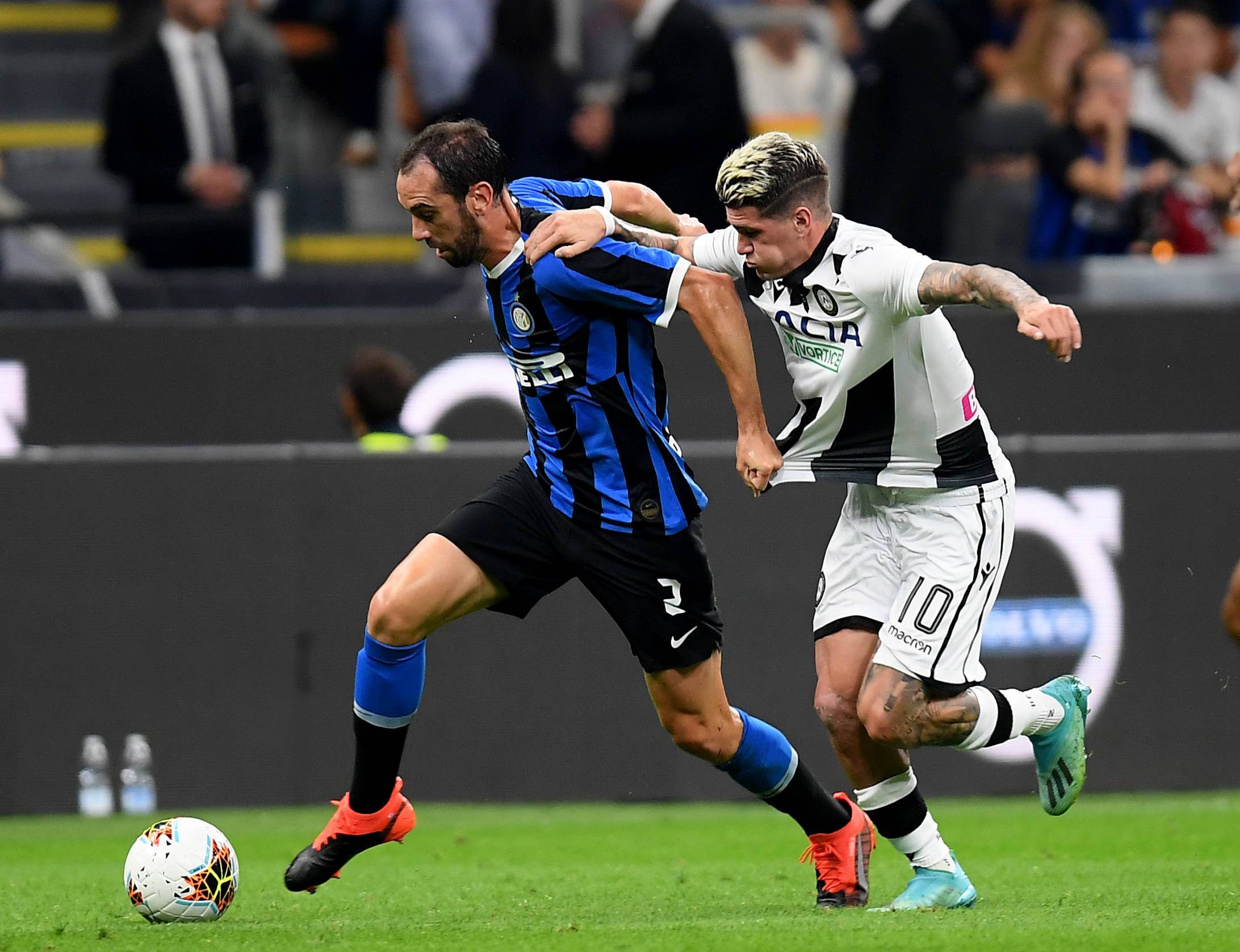 张琳芃第11次赢得中超冠军，超越郑智成国内联赛历史第一人！（张琳芃加冕中超第11冠，超越郑智成国内联赛历史第一人）