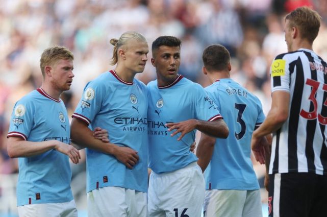 拜仁已连续19场联赛进球2+，有望追平自己保持的德甲纪录（拜仁联赛已19场至少进两球，剑指追平其保持的德甲纪录）