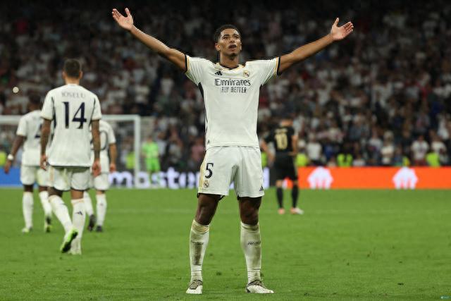 特殊癖好？埃基蒂克名字对称，职业生涯穿过11、22、33、44号（巧合还是偏好？埃基蒂克姓名对称，生涯曾身披11、22、33、44号）