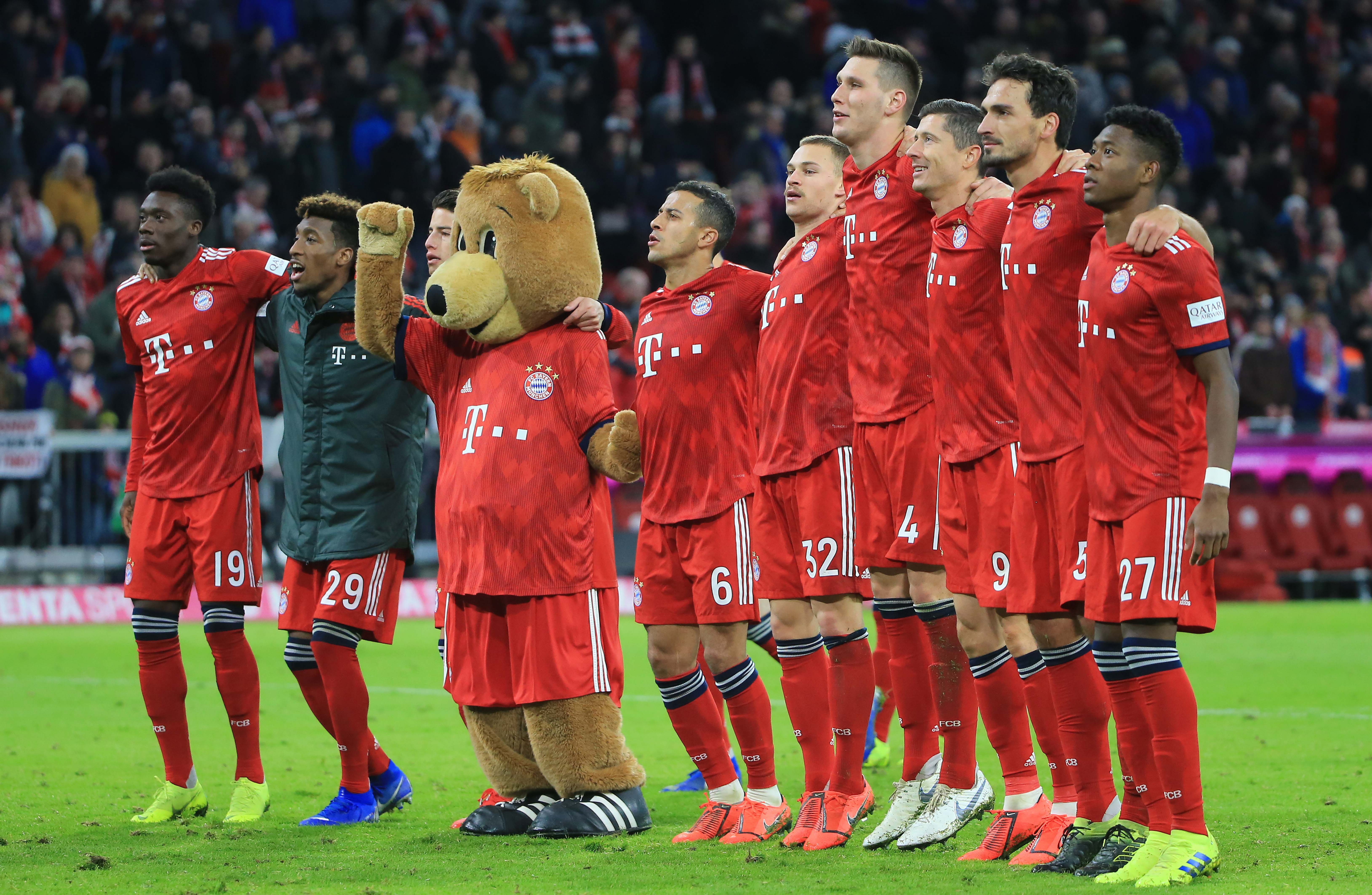 拜仁慕尼黑客场大胜沙尔克04（拜仁慕尼黑客场横扫沙尔克04）