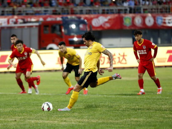 CBA：福建队凭借外援爆发击退深圳（CBA：外援发威助福建力克深圳）