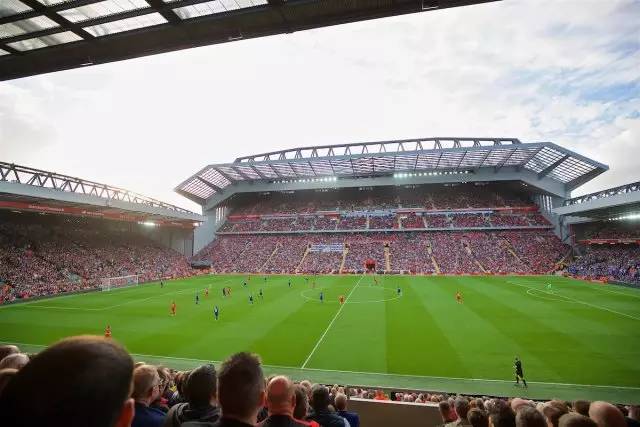 记者：中超收官战赛后，西海岸将为邵佳一举办告别仪式（据记者透露，中超末轮结束后，西海岸将为邵佳一举行告别仪式）