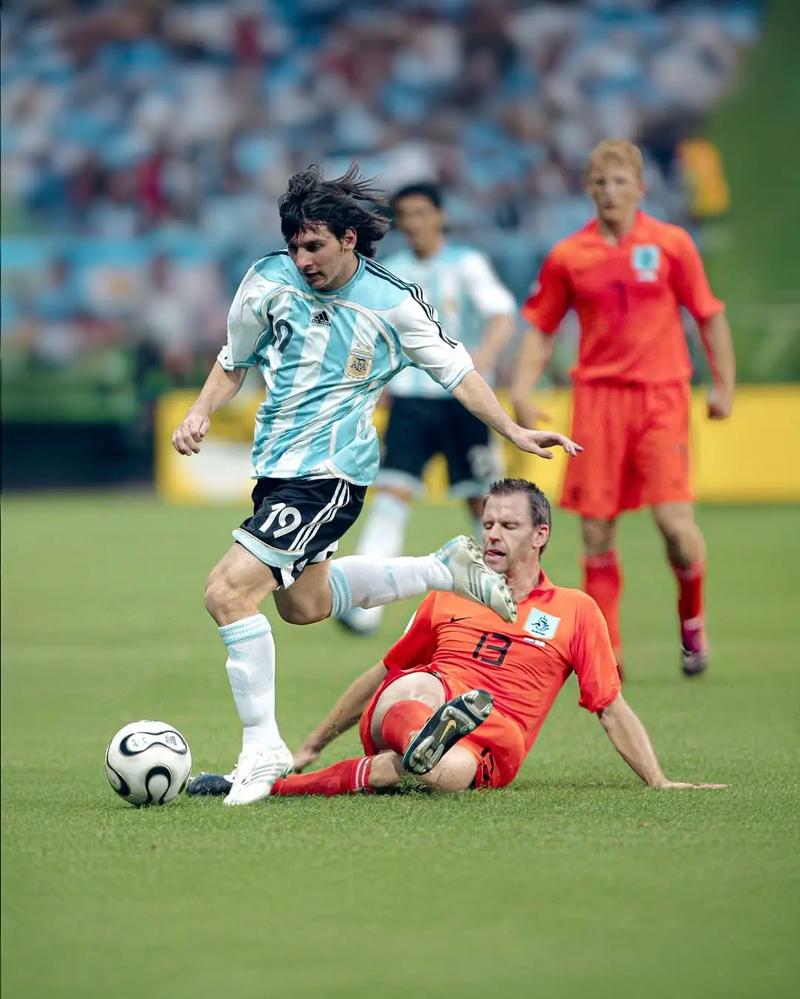 59岁的罗马里奥已与22岁女友分手，巴媒：他又有了新约会对象（59岁罗马里奥与22岁女友分手，巴媒称他已展开新恋情）