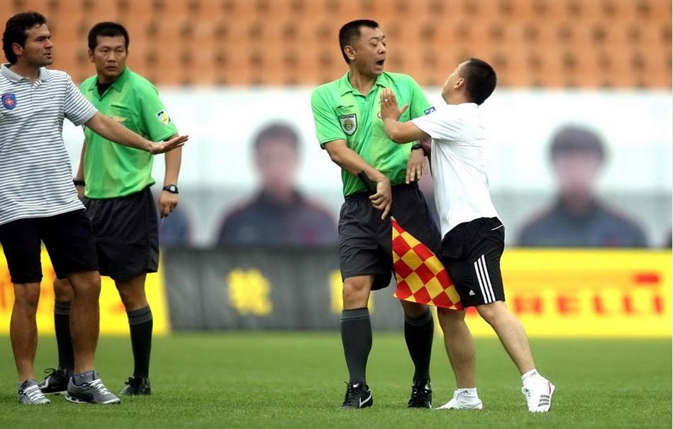 芒特：中场DNA已刻入灵魂！踢10号位？防守必须拉满（芒特：中场基因刻在骨子里，踢10号也得把防守拉满）