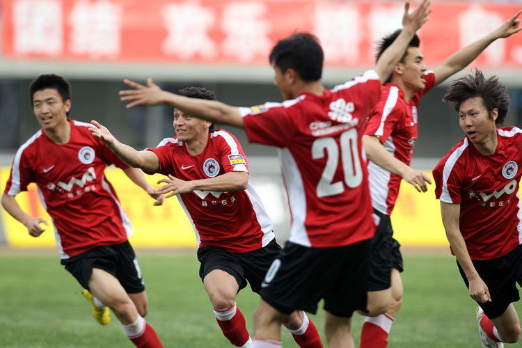 时隔238天后复出！伊藤洋辉进入拜仁vs弗赖堡替补席（休战238天，伊藤洋辉重返赛场：进入拜仁对弗赖堡的替补名单）