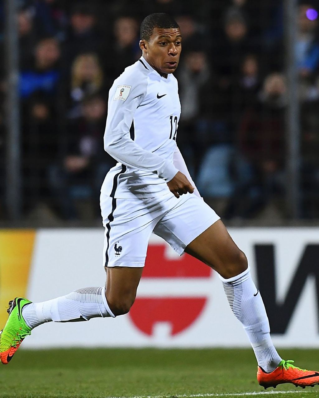 阿拉维斯官方：球迷可以进入诺坎普观战对阵巴萨的联赛（阿拉维斯官宣：球迷可赴诺坎普观战与巴萨的联赛）